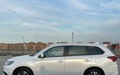 Mitsubishi Outlander III рестайлинг 3, 2022 год, 2 660 000 рублей, 2 фотография