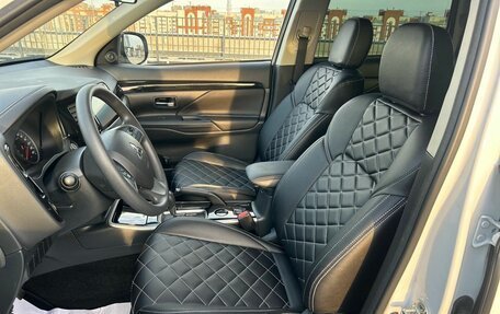 Mitsubishi Outlander III рестайлинг 3, 2022 год, 2 660 000 рублей, 10 фотография