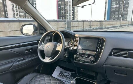 Mitsubishi Outlander III рестайлинг 3, 2022 год, 2 660 000 рублей, 17 фотография