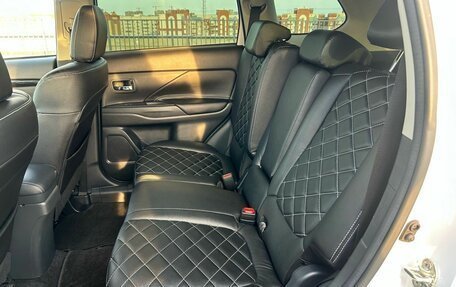 Mitsubishi Outlander III рестайлинг 3, 2022 год, 2 660 000 рублей, 15 фотография
