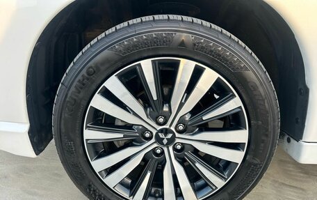 Mitsubishi Outlander III рестайлинг 3, 2022 год, 2 660 000 рублей, 20 фотография
