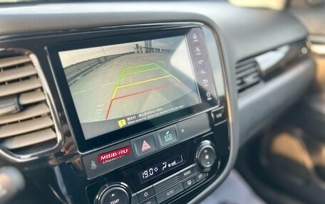Mitsubishi Outlander III рестайлинг 3, 2022 год, 2 660 000 рублей, 13 фотография