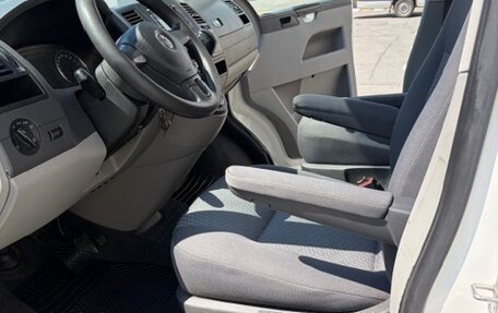 Volkswagen Caravelle T5, 2011 год, 2 100 000 рублей, 11 фотография
