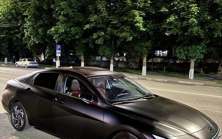Hyundai Elantra, 2023 год, 1 990 000 рублей, 1 фотография