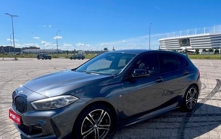 BMW 1 серия, 2020 год, 2 390 000 рублей, 1 фотография
