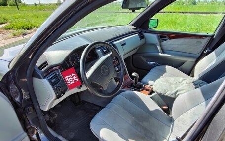 Mercedes-Benz E-Класс, 1997 год, 380 000 рублей, 2 фотография