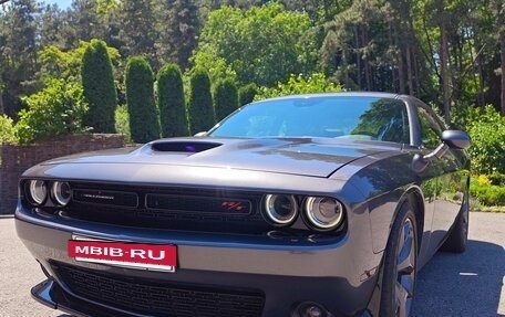 Dodge Challenger III рестайлинг 2, 2018 год, 5 150 000 рублей, 3 фотография