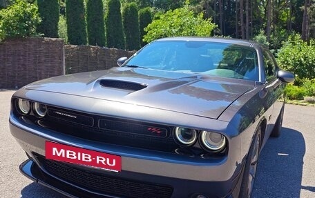 Dodge Challenger III рестайлинг 2, 2018 год, 5 150 000 рублей, 4 фотография