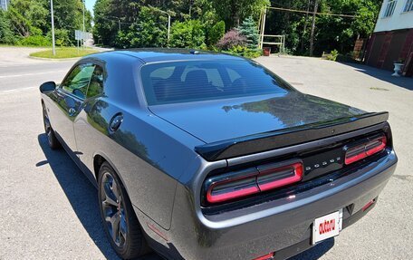 Dodge Challenger III рестайлинг 2, 2018 год, 5 150 000 рублей, 11 фотография