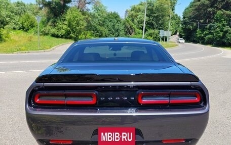 Dodge Challenger III рестайлинг 2, 2018 год, 5 150 000 рублей, 12 фотография