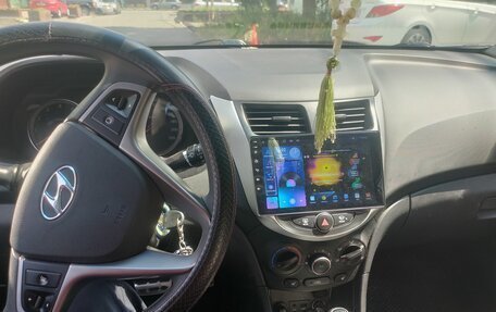 Hyundai Solaris II рестайлинг, 2015 год, 1 100 000 рублей, 3 фотография