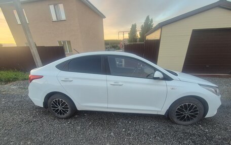 Hyundai Solaris II рестайлинг, 2018 год, 950 000 рублей, 3 фотография