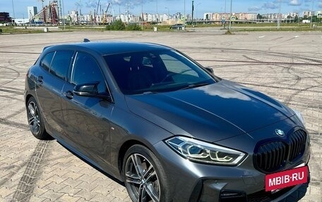 BMW 1 серия, 2020 год, 2 390 000 рублей, 7 фотография