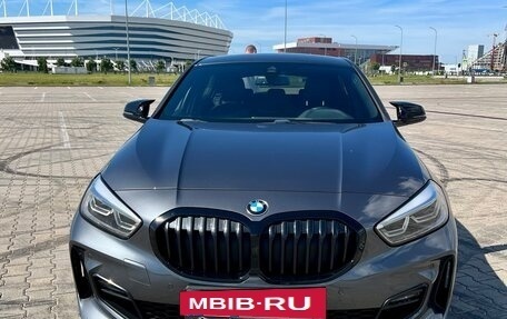 BMW 1 серия, 2020 год, 2 390 000 рублей, 3 фотография