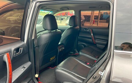 Toyota Highlander III, 2011 год, 2 229 000 рублей, 18 фотография