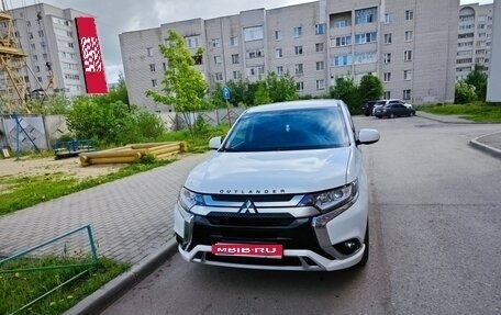 Mitsubishi Outlander III рестайлинг 3, 2022 год, 2 750 000 рублей, 1 фотография