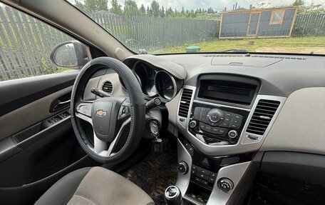 Chevrolet Cruze II, 2010 год, 395 000 рублей, 3 фотография