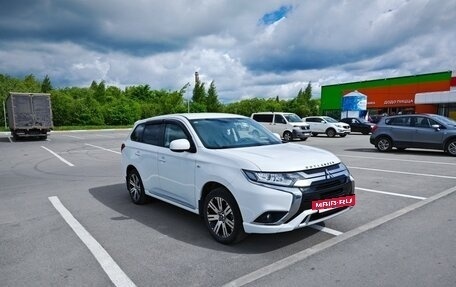 Mitsubishi Outlander III рестайлинг 3, 2022 год, 2 750 000 рублей, 2 фотография