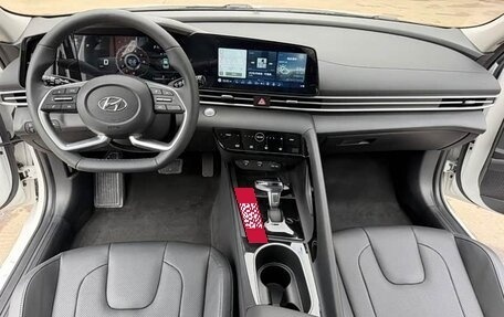 Hyundai Elantra, 2022 год, 1 520 000 рублей, 5 фотография