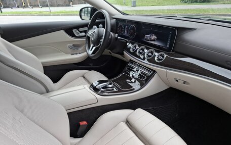 Mercedes-Benz E-Класс, 2019 год, 5 100 000 рублей, 21 фотография