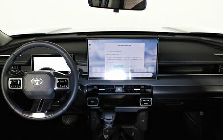 Toyota RAV4, 2026 год, 4 490 000 рублей, 15 фотография