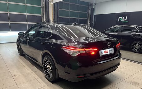 Toyota Camry, 2019 год, 2 750 000 рублей, 4 фотография
