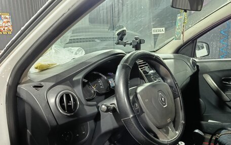 Renault Logan II, 2015 год, 600 000 рублей, 6 фотография