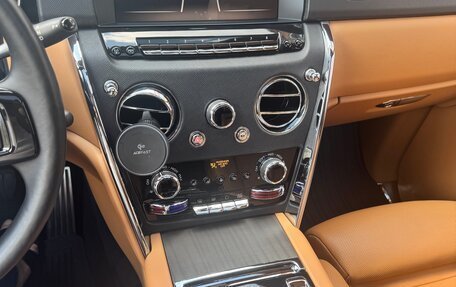 Rolls-Royce Cullinan, 2021 год, 29 990 000 рублей, 15 фотография