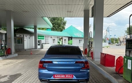 Volvo S90 II рестайлинг, 2018 год, 3 000 000 рублей, 2 фотография