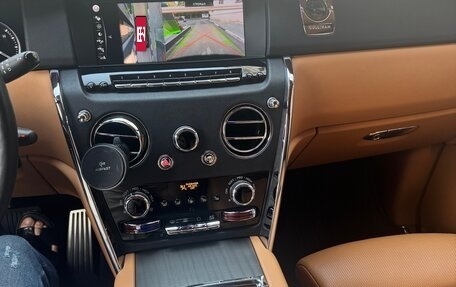 Rolls-Royce Cullinan, 2021 год, 29 990 000 рублей, 16 фотография