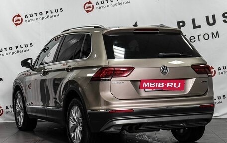 Volkswagen Tiguan II, 2018 год, 2 489 000 рублей, 2 фотография