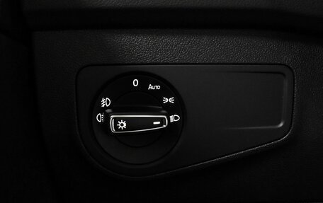 Volkswagen Tiguan II, 2018 год, 2 489 000 рублей, 13 фотография