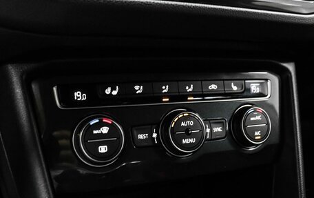 Volkswagen Tiguan II, 2018 год, 2 489 000 рублей, 19 фотография