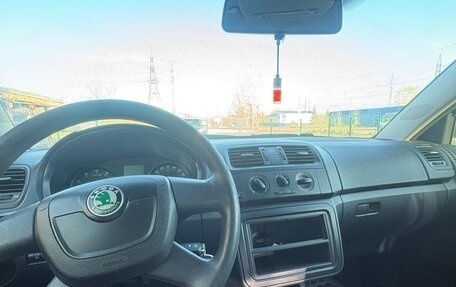 Skoda Fabia II, 2011 год, 650 000 рублей, 6 фотография