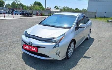 Toyota Prius IV XW50, 2018 год, 1 500 000 рублей, 1 фотография
