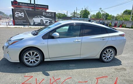 Toyota Prius IV XW50, 2018 год, 1 500 000 рублей, 2 фотография