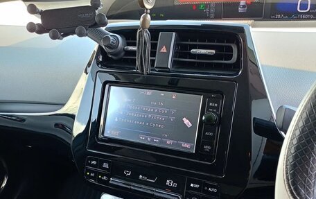 Toyota Prius IV XW50, 2018 год, 1 500 000 рублей, 10 фотография