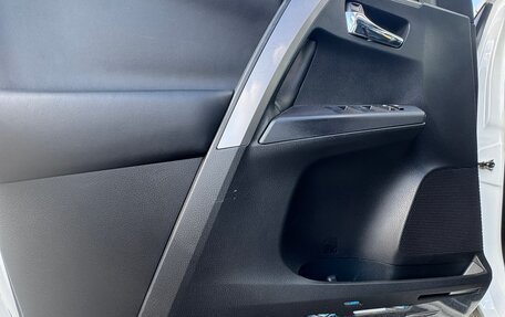 Toyota RAV4, 2019 год, 2 950 000 рублей, 6 фотография