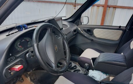 Chevrolet Niva I рестайлинг, 2004 год, 410 000 рублей, 4 фотография