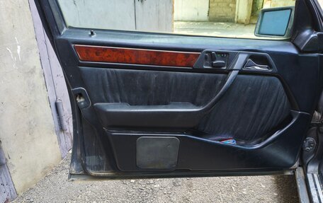 Mercedes-Benz E-Класс, 1995 год, 230 000 рублей, 8 фотография