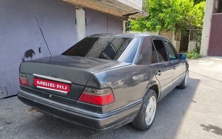 Mercedes-Benz E-Класс, 1995 год, 230 000 рублей, 5 фотография