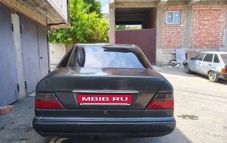 Mercedes-Benz E-Класс, 1995 год, 230 000 рублей, 4 фотография