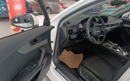 Audi A4, 2019 год, 2 350 000 рублей, 7 фотография