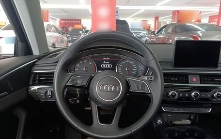 Audi A4, 2019 год, 2 350 000 рублей, 4 фотография