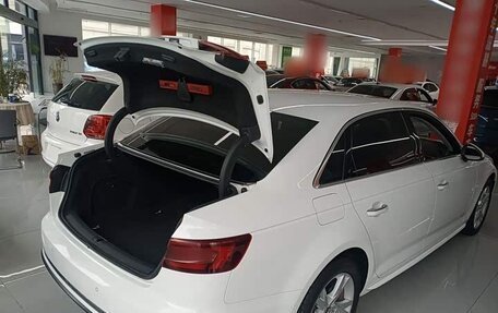 Audi A4, 2019 год, 2 350 000 рублей, 10 фотография