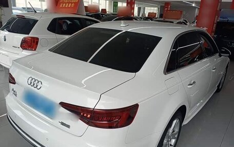 Audi A4, 2019 год, 2 350 000 рублей, 11 фотография