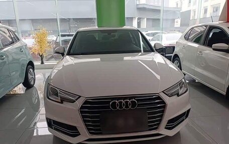 Audi A4, 2019 год, 2 350 000 рублей, 2 фотография