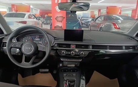 Audi A4, 2019 год, 2 350 000 рублей, 3 фотография