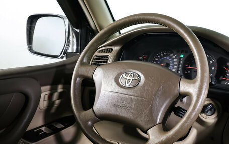 Toyota Land Cruiser 100 рестайлинг 2, 2002 год, 1 800 000 рублей, 14 фотография