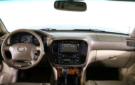 Toyota Land Cruiser 100 рестайлинг 2, 2002 год, 1 800 000 рублей, 18 фотография